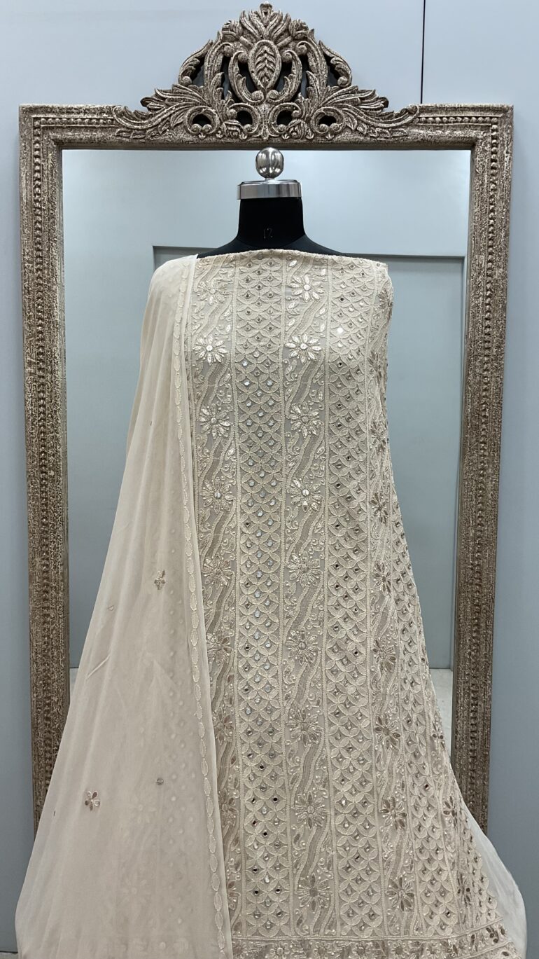 Real Mirror and Pearl Straight Powder Beige